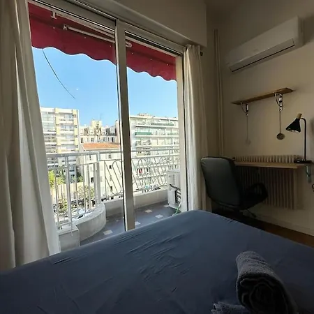 Avec 4 Doubles - Proche De La Mer, Des Transports Et De La Promenade Des *