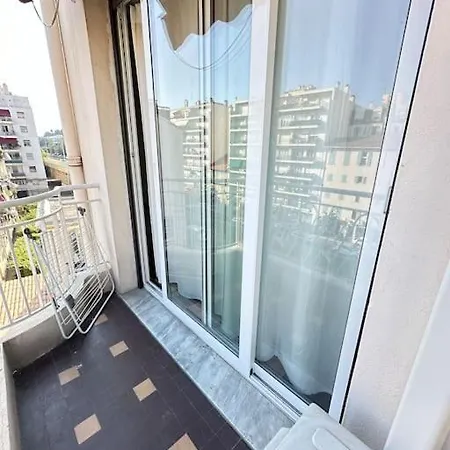 Avec 4 Doubles - Proche De La Mer, Des Transports Et De La Promenade Des Appartement *